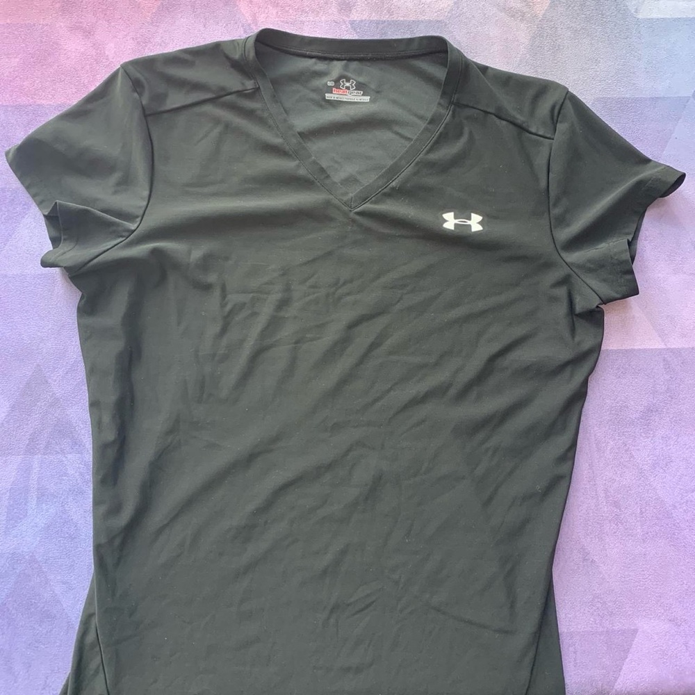 🖤 Under Armour Black V-Neck T-Shirt